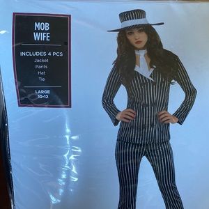 “Mob Wife” costume